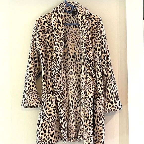 VS robe size S - Picture 1 of 3